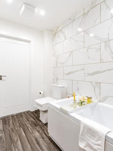 Bridge Court by Sterling Edge - Stylish 1-Bed Apartments with Balcony or Private Garden and Free Onsite Parking photo 62