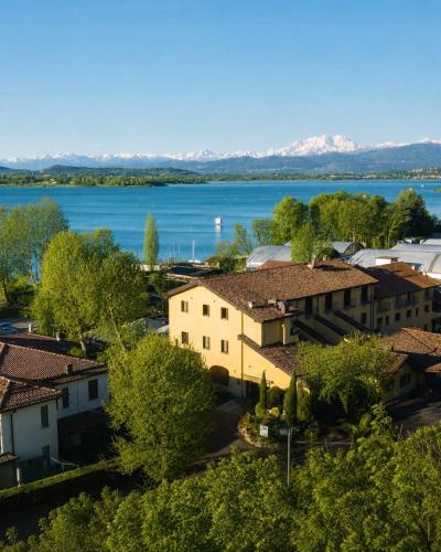 a view of a town with the water in the background at Hotel Ristorante Vecchia Riva in Varese