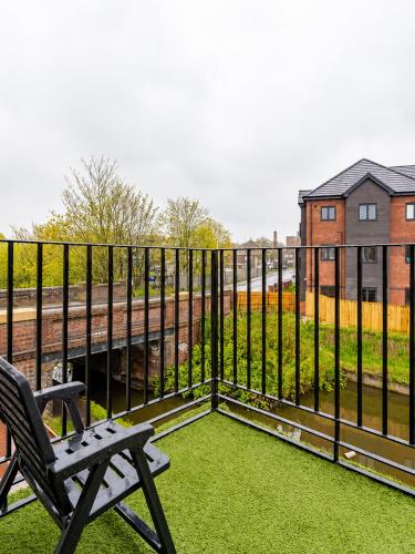 Bridge Court by Sterling Edge - Stylish 1-Bed Apartments with Balcony or Private Garden and Free Onsite Parking photo 9