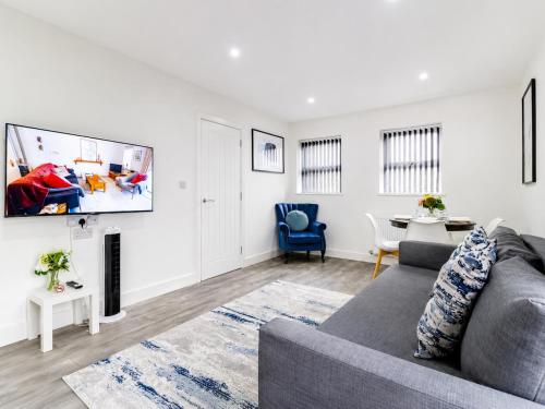 Bridge Court by Sterling Edge - Stylish 1-Bed Apartments with Balcony or Private Garden and Free Onsite Parking photo 4