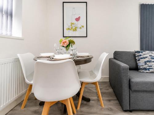 Bridge Court by Sterling Edge - Stylish 1-Bed Apartments with Balcony or Private Garden and Free Onsite Parking photo 23