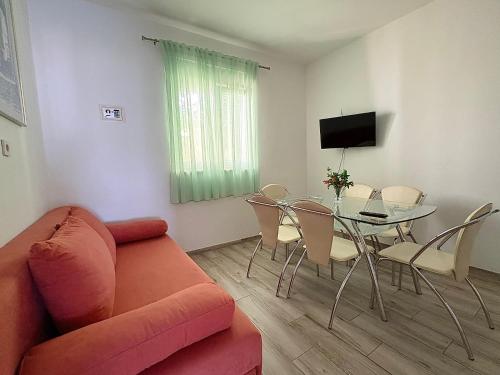A3-90m2 apt w shared pool & balcony next to beach