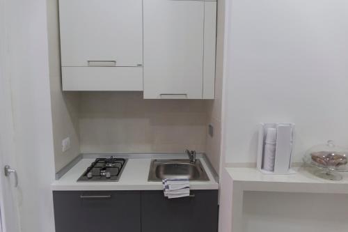 Metronia Guest Houseにあるキッチンまたは簡易キッチン