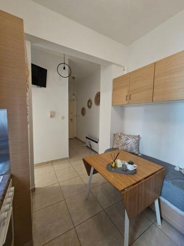 Scooby's Spot - Bright Apt with Sunny Balcony
