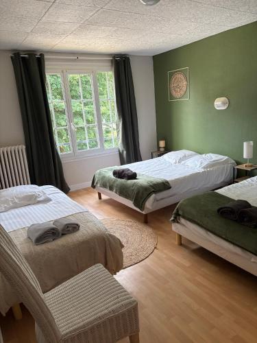 a bedroom with two beds and a window at Hôtel L'escale des Hayons in Esclavelles