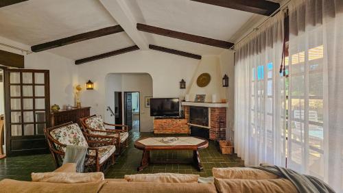 Alvor Private Pool Villa with Large Garden & Peace