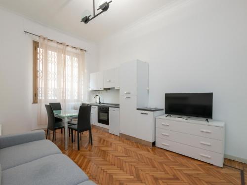 Xenia - 2 room apt in Via Giovanni Prati 18