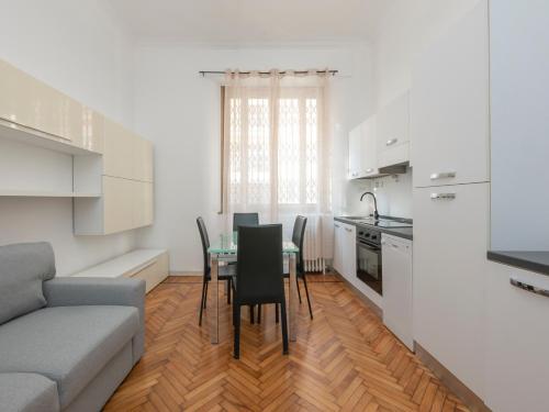 Xenia - 2 room apt in Via Giovanni Prati 18