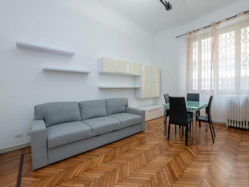 Xenia - 2 room apt in Via Giovanni Prati 18