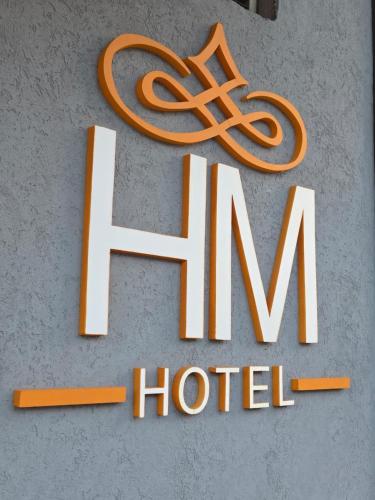 a sign for the hm hotel on a building at HOTEL HM in Córdoba