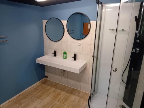 a bathroom with a sink and two mirrors at Familienzelt EINFACH CAMPING direkt am Strand in Dranske