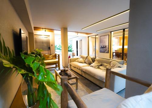 a living room with a couch and a table at Tintto Hotel in Fortaleza
