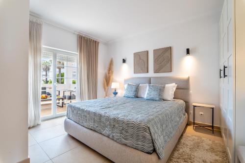 a bedroom with a large bed and a balcony at Casa Leonor, stunning 3 bedroom villa in Carvoeiro in Praia do Carvoeiro