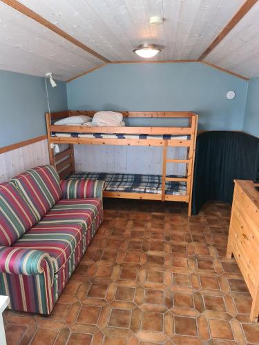 a living room with a couch and a bunk bed at Sommens Camping in Sommen