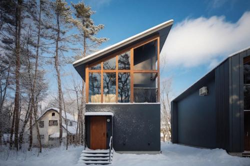 Black Crane Chalet by Hakuba White Fox Company