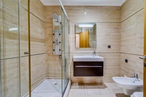 a bathroom with a sink and a shower at Algarve 360º Experience in Loulé