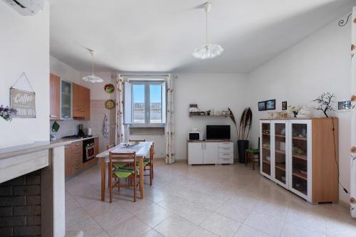 a kitchen and dining room with a table and chairs at Le Crapare in Muro Leccese