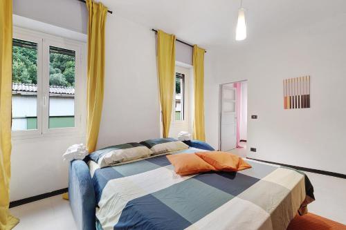 a bedroom with a bed with orange and blue pillows at Varazze Mare in Varazze