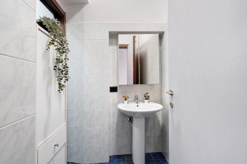 a bathroom with a sink and a mirror at Varazze Mare in Varazze