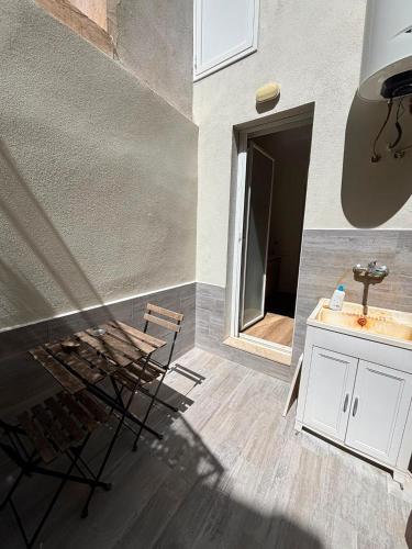 a bathroom with a sink and a mirror at Caruso'S House1 in Syracuse