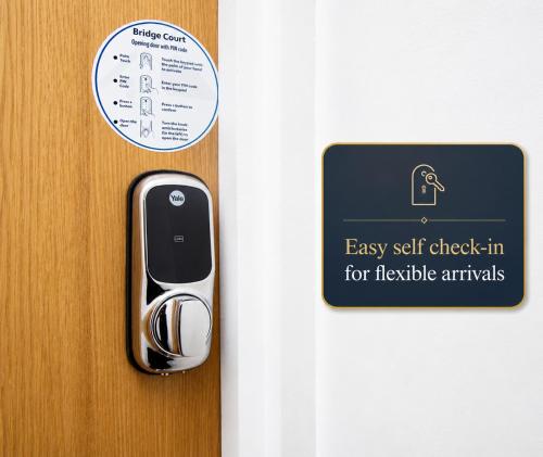 Bridge Court by Sterling Edge - Stylish 1-Bed Apartments with Balcony or Private Garden and Free Onsite Parking photo 14