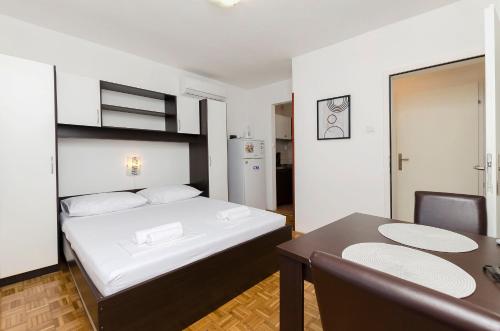 Apartments and Rooms Jengic