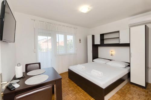 Apartments and Rooms Jengic