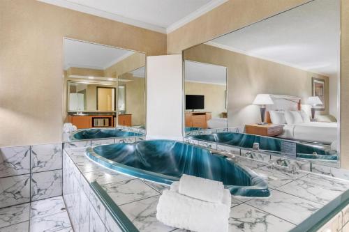 a bathroom with two tubs in a hotel room at Best Western Davison Inn in Davison