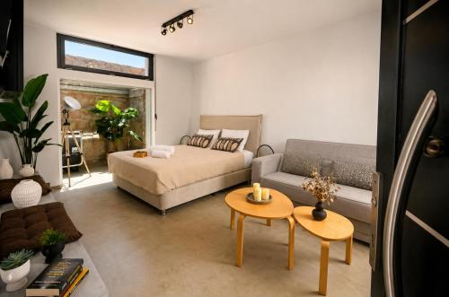 a living room with a bed and a couch at Villa Melisea in Sfendoúrion