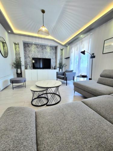Luxury Garden Penthouse *MK*