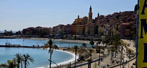 MENTON - Appartement luxe Climatisé- vue et bord de Mer - plage