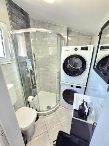 Luxury Garden Penthouse *MK*