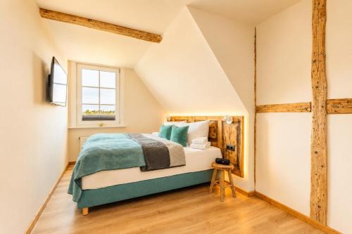 a bedroom with a bed and a window at Harzlodge Lebenstraum in Braunlage