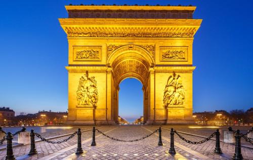Champs Elysees Chic and Vibrant Studio