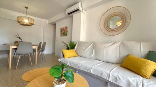 Cozy and quiet, pax7 Los Boliches, 3d, 2b, pool and close to the beach