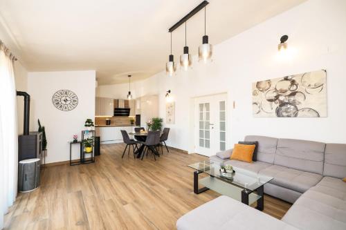 T&T sea view apartment, balcony, barbecue, parking