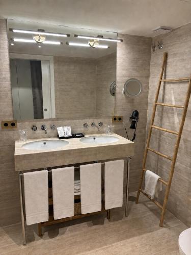 a bathroom with two sinks and a large mirror at Hotel Europa Boutique Sevilla in Seville