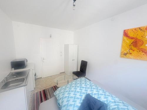a white room with a bed and a sink at Beenie 1 in Linz
