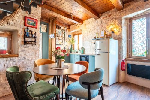 Traditional apt in stone house in heart of Trogir