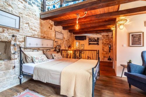 Traditional apt in stone house in heart of Trogir