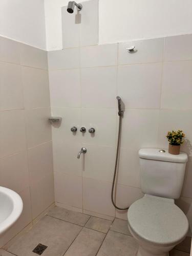 a bathroom with a toilet and a sink at Habitación Privada in Libertador General San Martín