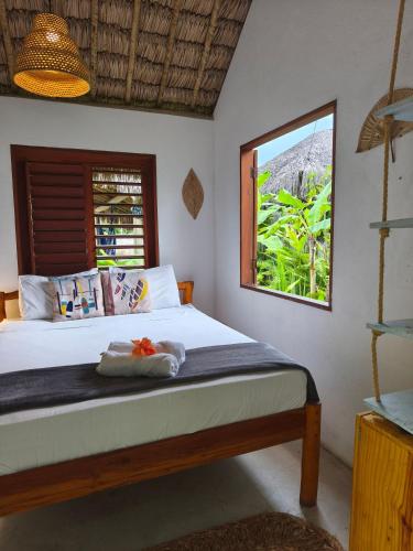 a bedroom with a bed with a window at Tiny Cottage in Icaraí