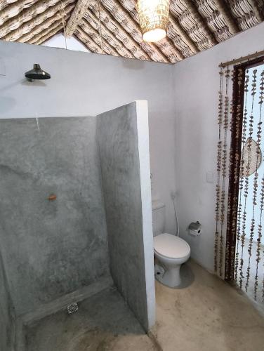 a bathroom with a toilet in a room at Tiny Cottage in Icaraí