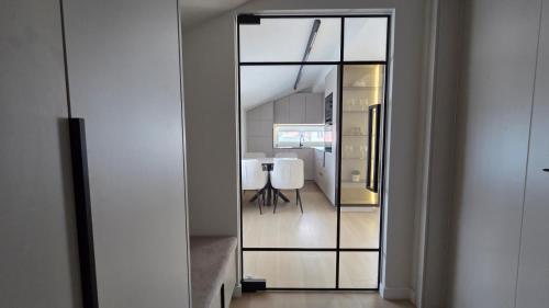 a room with a mirror and a dining room at Apartman Premium Posušje in Posušje