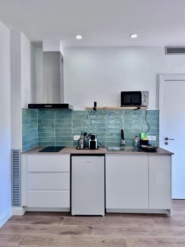 Estudio en planta baja, con piscina comunitaria