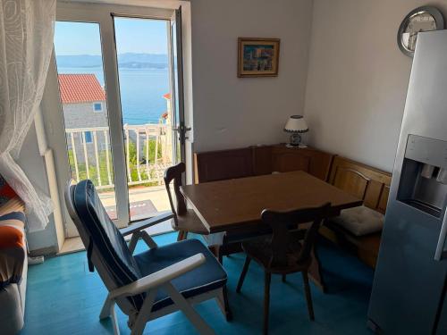 Dolenc sea view apartment Bol