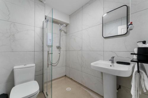 a bathroom with a shower and a toilet and a sink at 1 Bed in Windermere oc-lr189 in Windermere