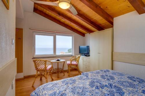 Apartments with a parking space Mali Losinj (Losinj) - 376