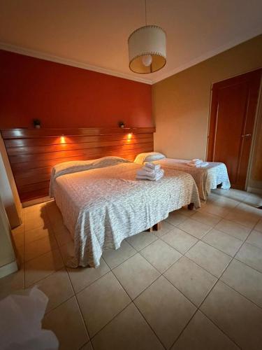 a bedroom with two beds in a room at Patio Prana Apart Resto in Federación