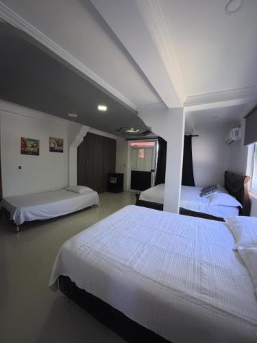 a bedroom with two beds in a room at Apartamentos Isla Tropical in San Andrés